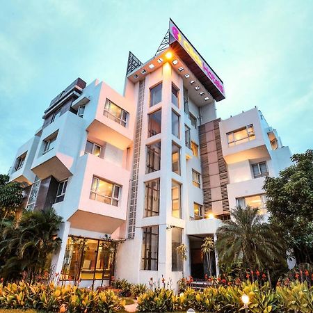 Click Hotel Nashik Buitenkant foto