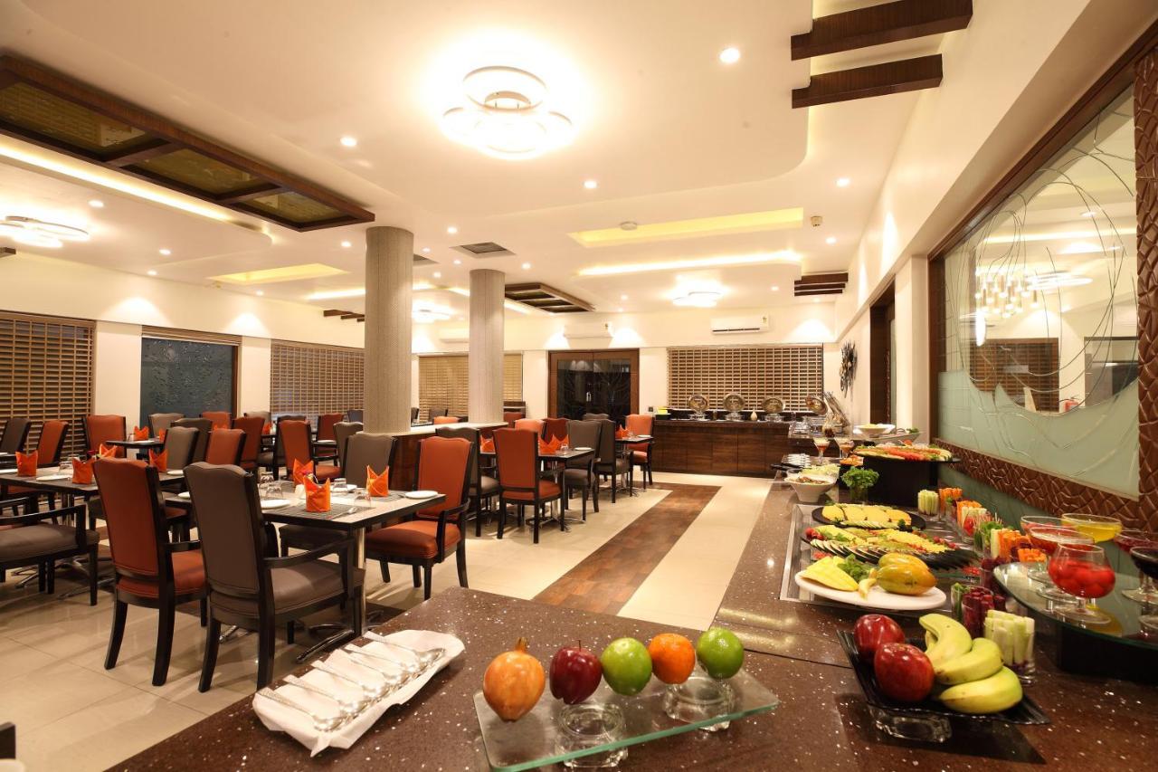 Click Hotel Nashik Buitenkant foto