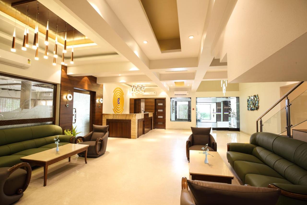Click Hotel Nashik Buitenkant foto