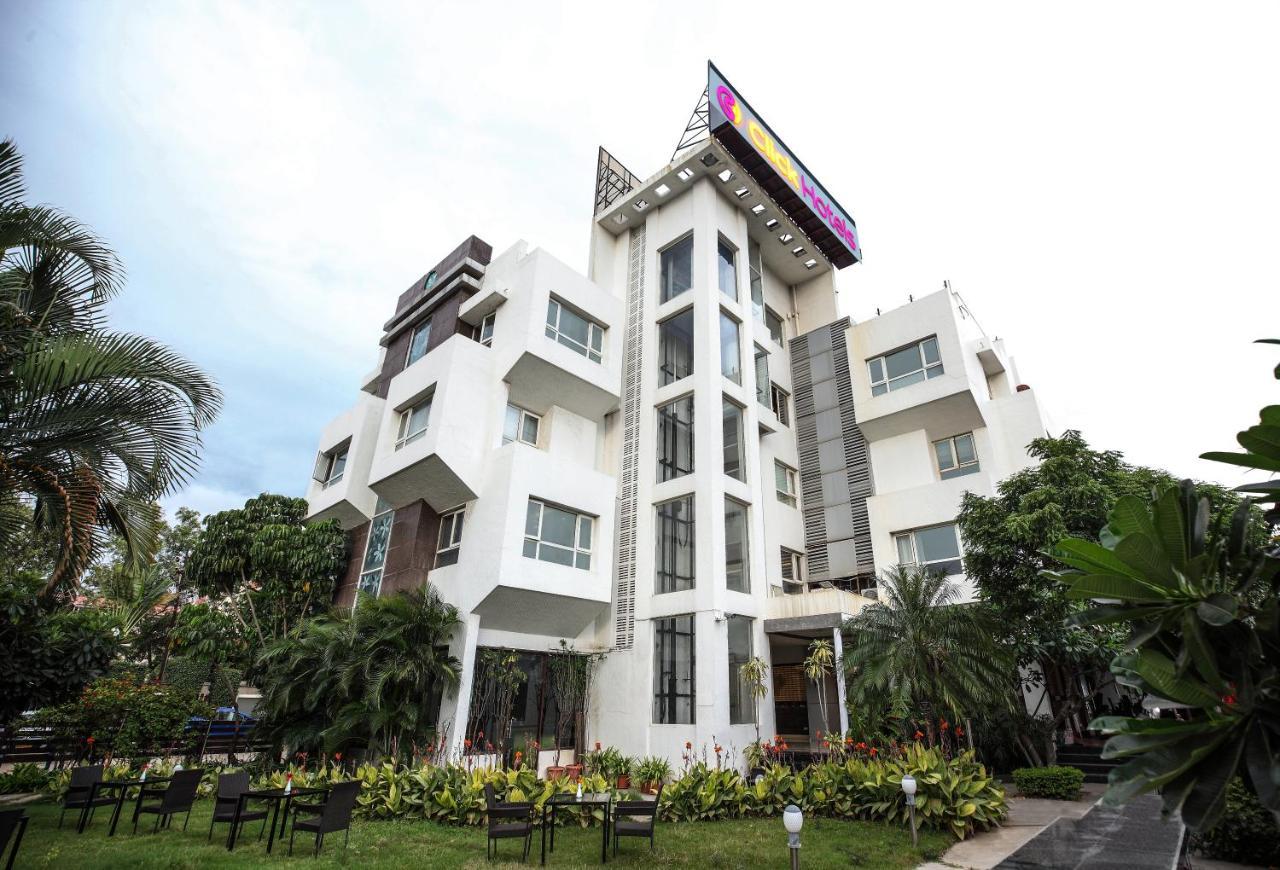 Click Hotel Nashik Buitenkant foto