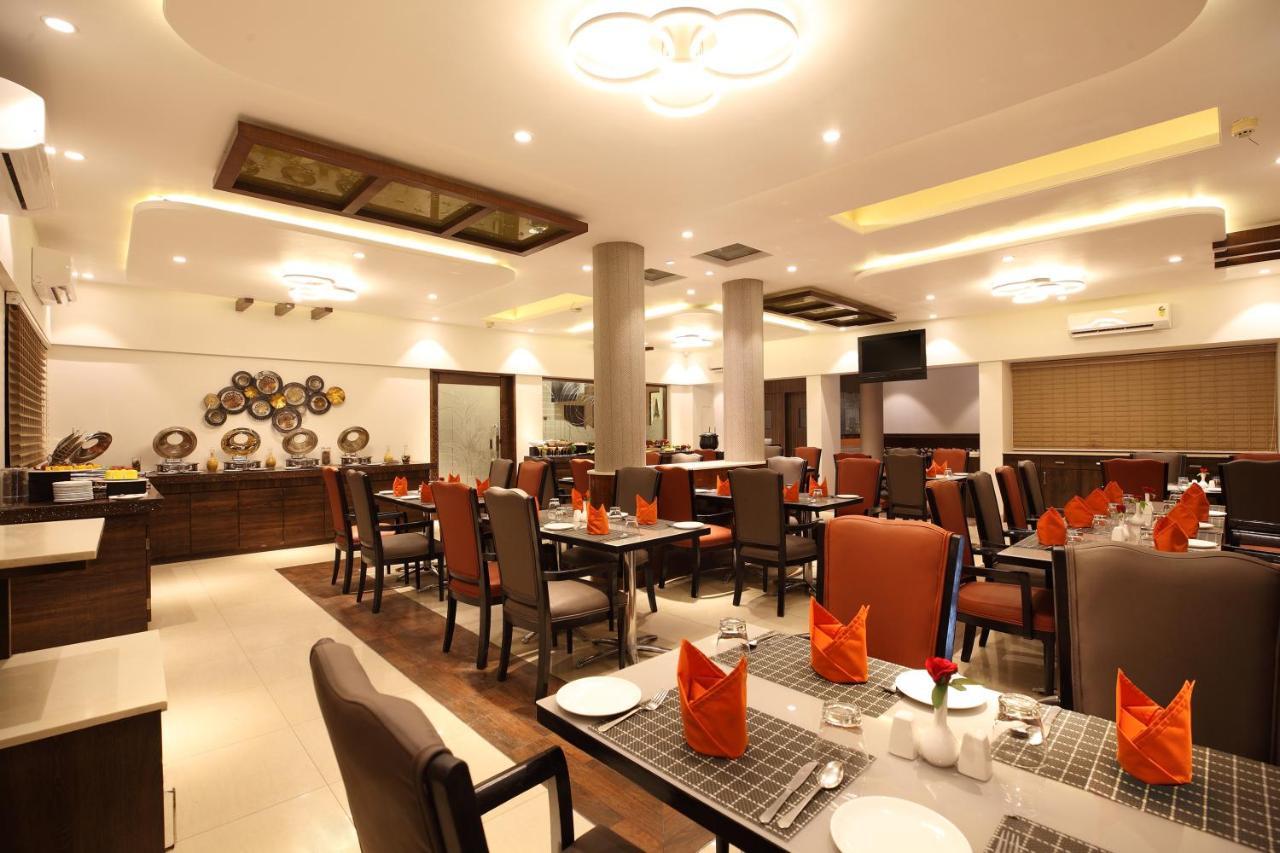Click Hotel Nashik Buitenkant foto