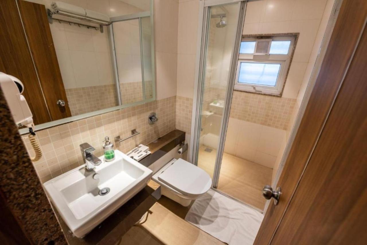 Click Hotel Nashik Buitenkant foto