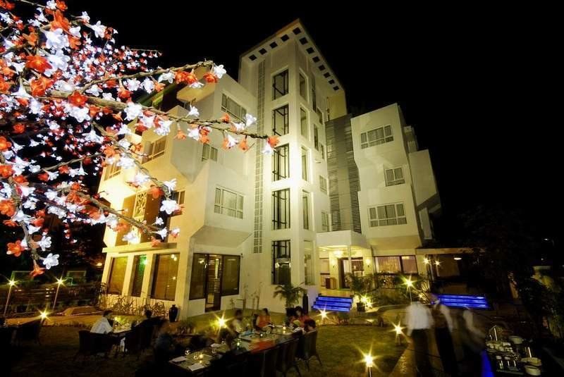 Click Hotel Nashik Buitenkant foto