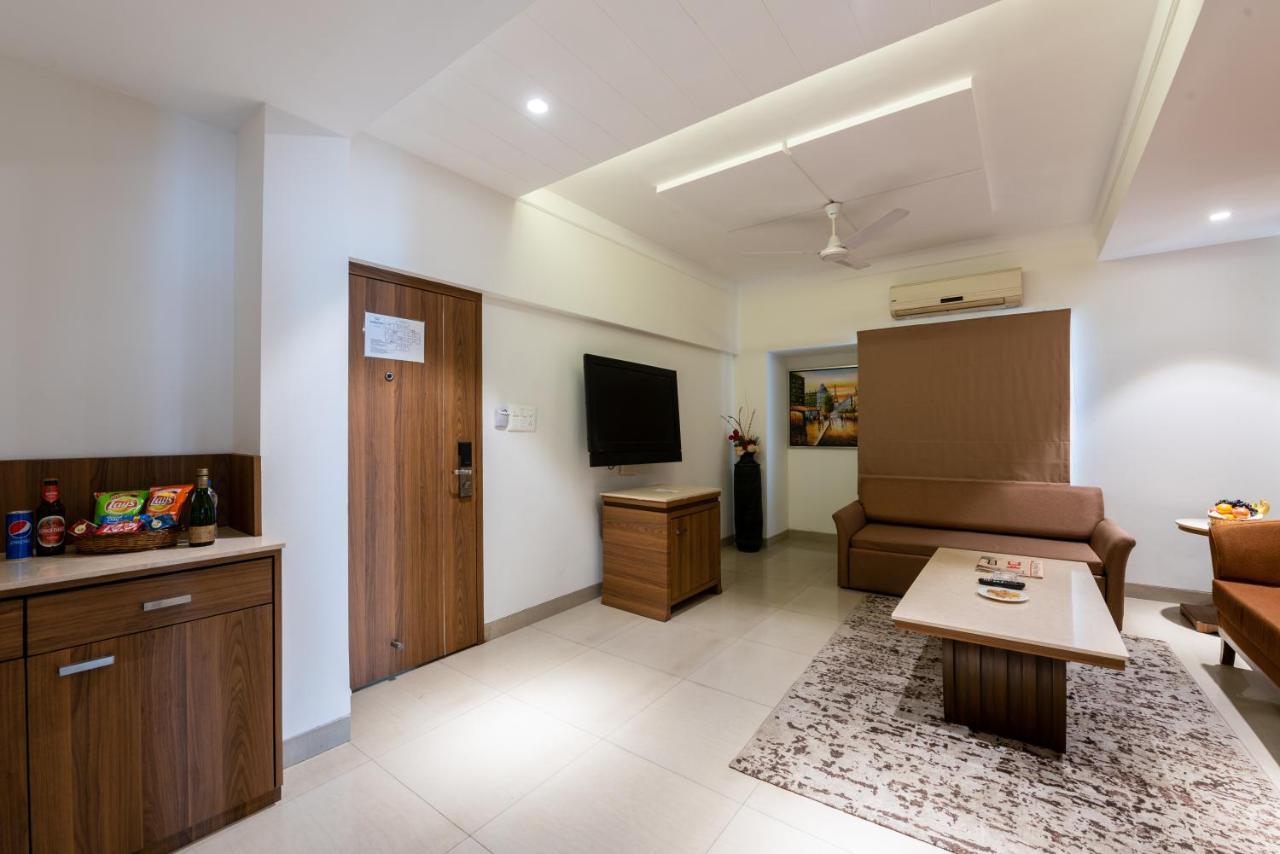 Click Hotel Nashik Buitenkant foto
