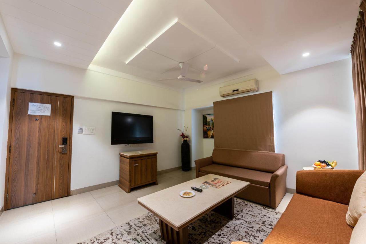 Click Hotel Nashik Buitenkant foto