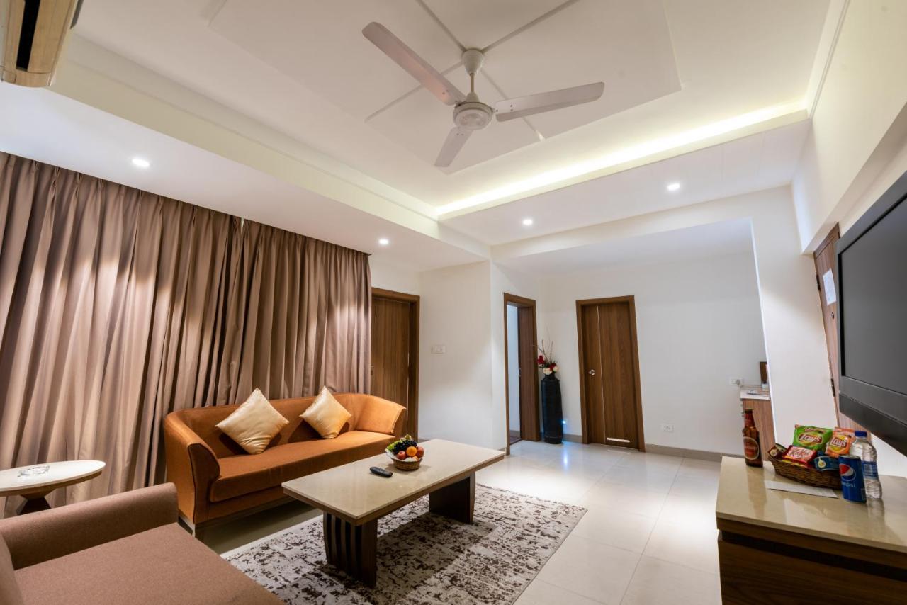 Click Hotel Nashik Buitenkant foto