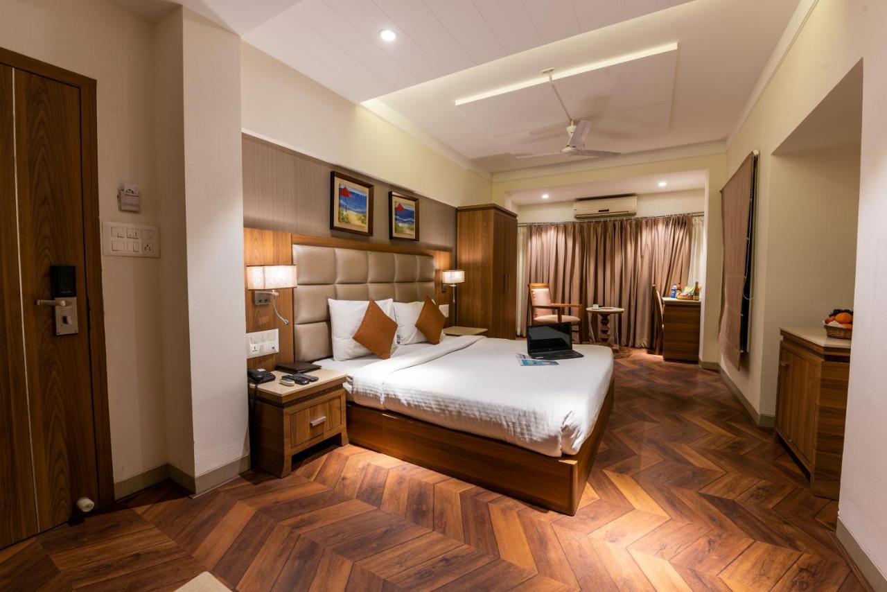 Click Hotel Nashik Buitenkant foto