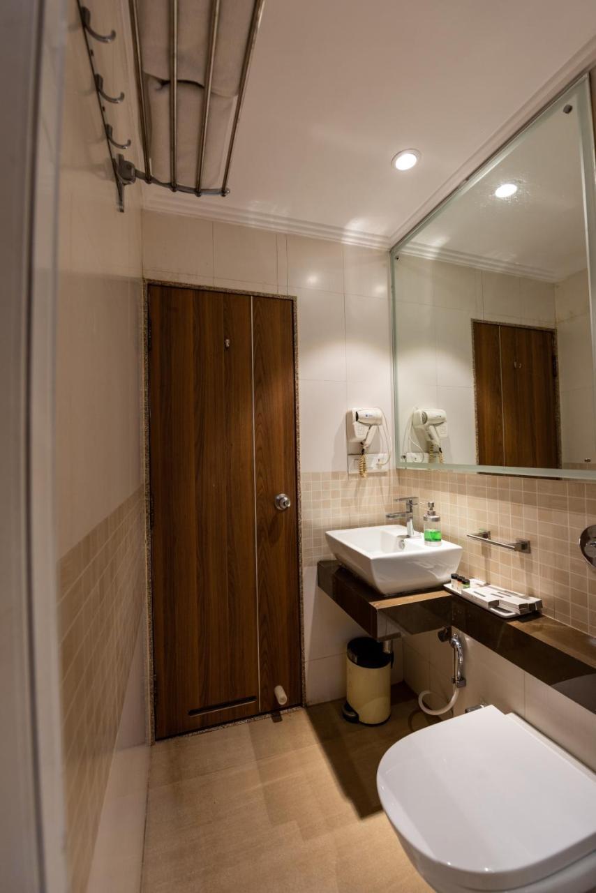 Click Hotel Nashik Buitenkant foto